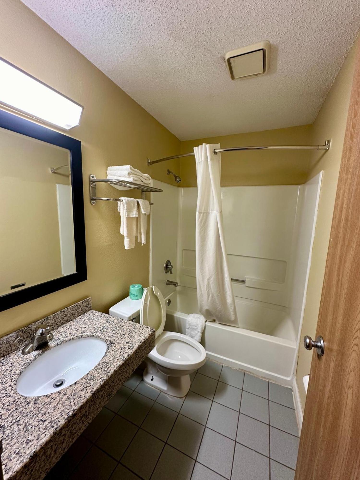 American Inn-Alexander City Bagian luar foto